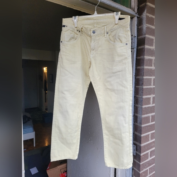 Citizens of Humanity Dylan Drop Rise Cropped Jean in Pale Yellow - Picture 2 of 9